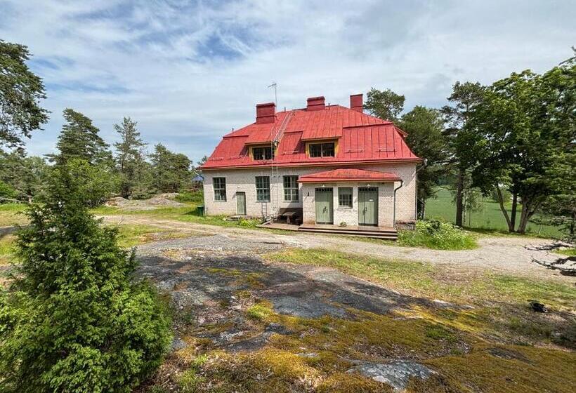 חדר סטנדרט, Kirjais Skola