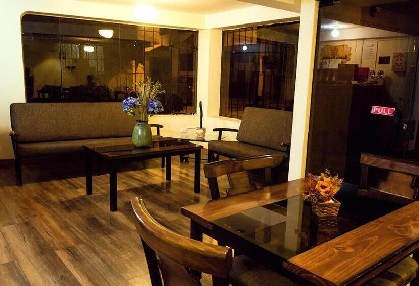 غرفة قياسية, Del Carmen