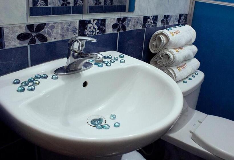 غرفة عائلية, Del Carmen