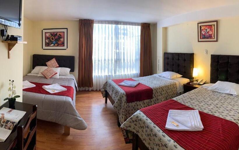 غرفة عائلية, Del Carmen