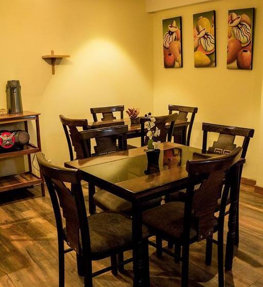 غرفة عائلية, Del Carmen