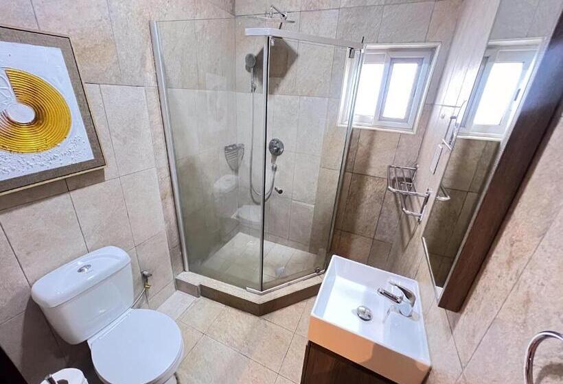 חדר סופריור עם מיטת קינג, Nouveau Accra