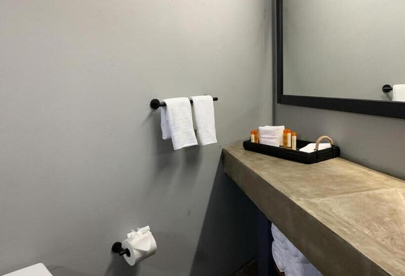 جناح مطلّ علي الجبل, Pulso Valle