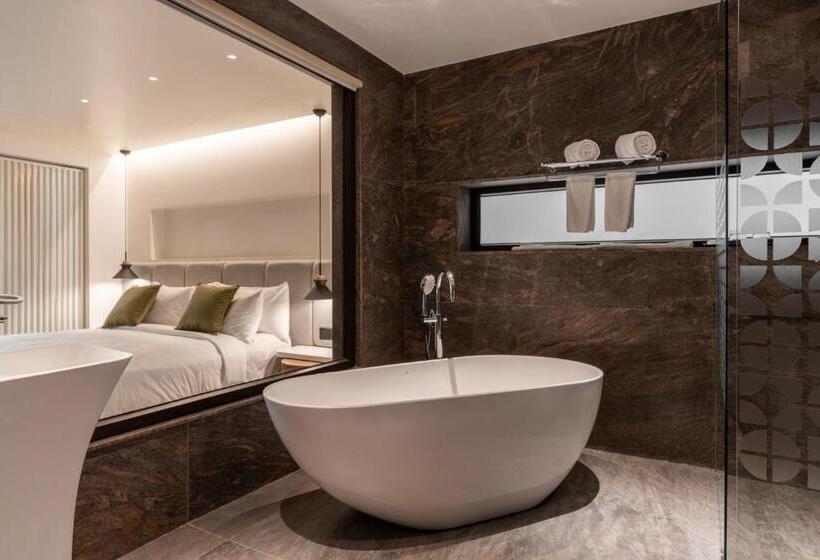 Президентский Люкс, Spektrum Hotel   Bengaluru Airport