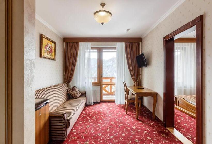 سوئیت جونیور با چشمانداز کوهستان, ведмежа гора Family Resort & Spa