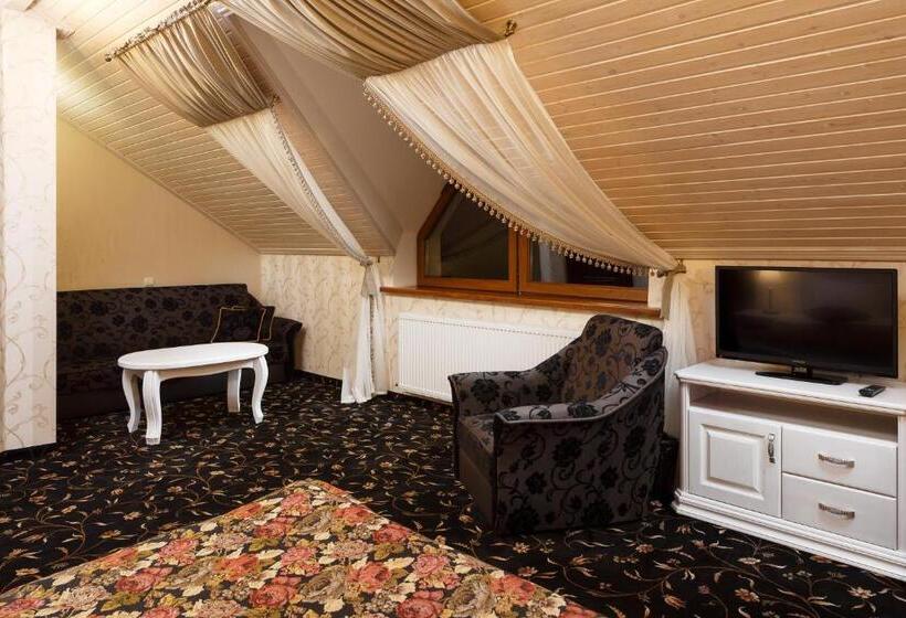 سوییت جونیور راحتی, ведмежа гора Family Resort & Spa