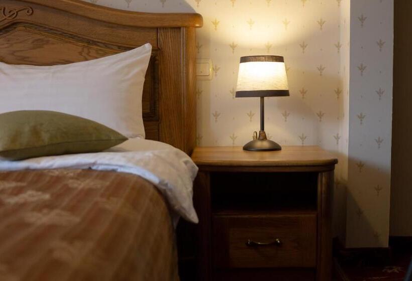 سوئیت جونیور با چشمانداز کوهستان, ведмежа гора Family Resort & Spa