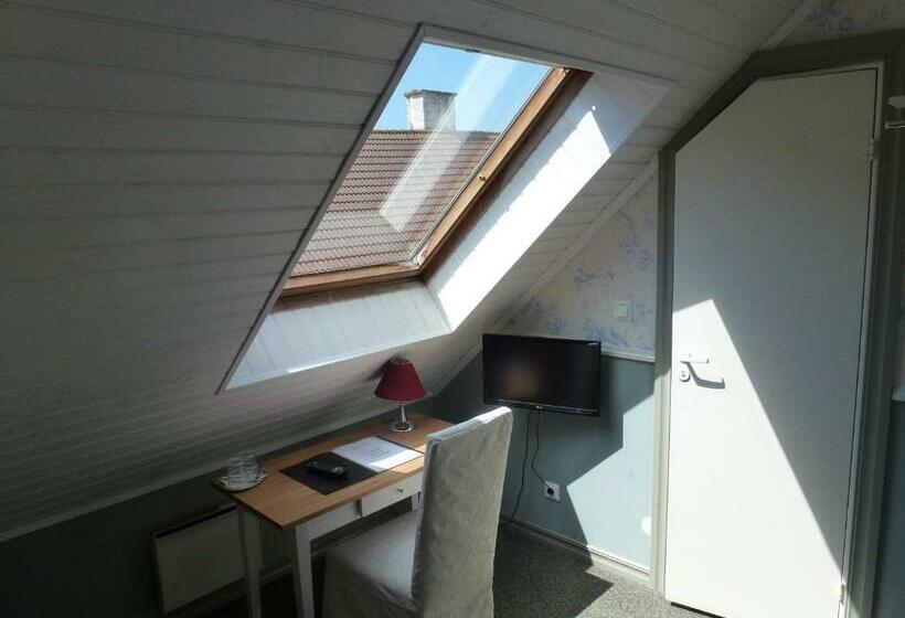 اتاق استاندارد یک نفره, Vanalinna Boutique