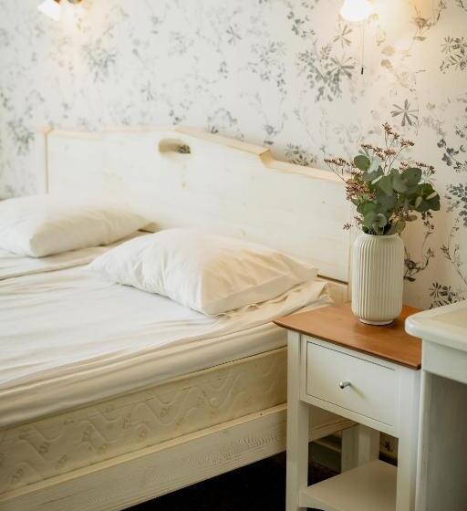 سوییت جونیور, Vanalinna Boutique