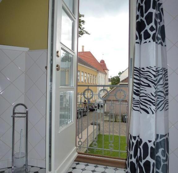 اتاق لوکس خانوادگی, Vanalinna Boutique