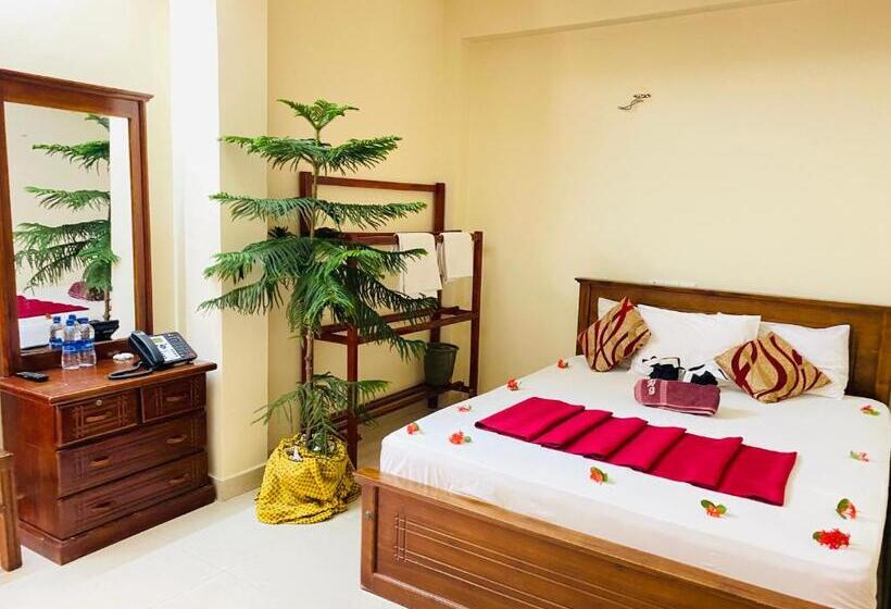 اتاق استاندارد سه نفره, Yal S Town Inn