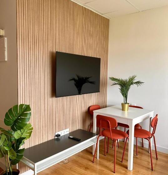 شقة غرفة واحدة, Apartamentos Noviembre