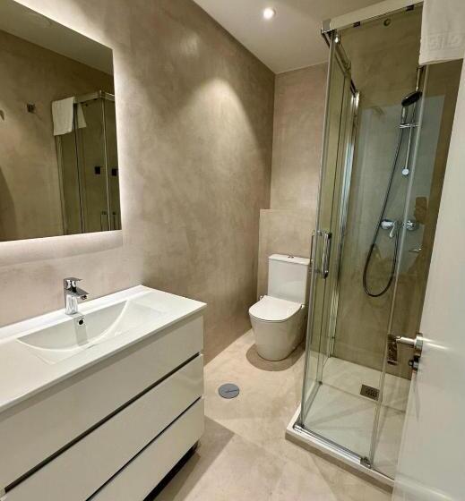 شقة غرفة واحدة, Apartamentos Noviembre