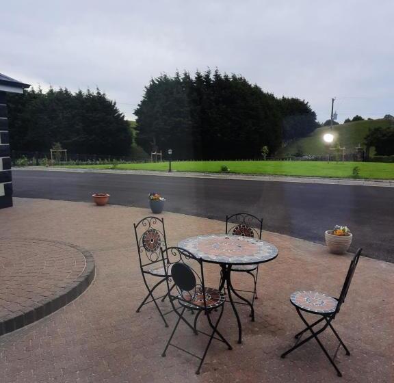 חדר סטנדרט, Ballnamona House