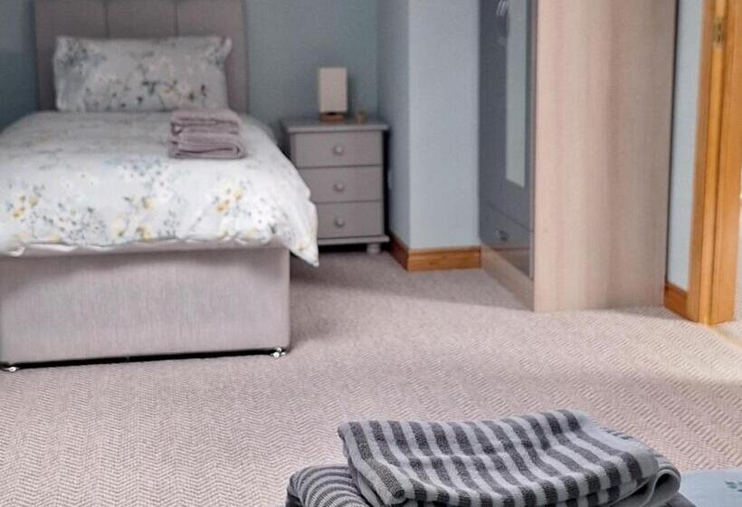 דירת שני חדרים, Ballnamona House