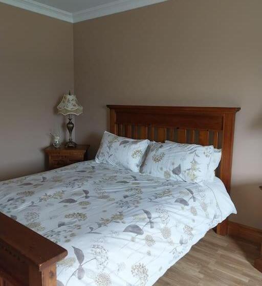 חדר דלוקס, Ballnamona House