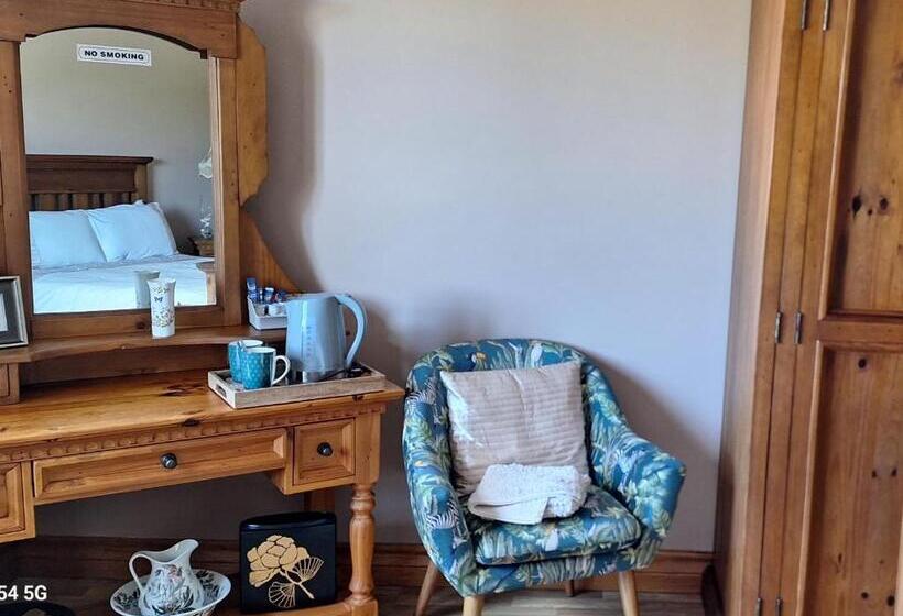 חדר דלוקס, Ballnamona House