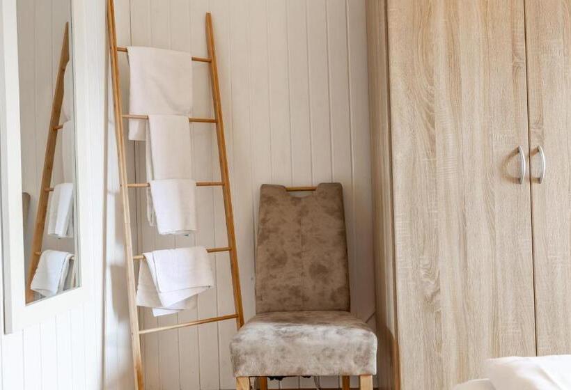 اتاق استاندارد با چشمانداز دریاچه, La Batelière Bnb