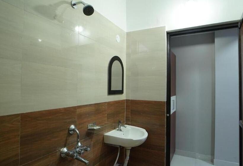 4인용 스탠다드 룸, Diya Lodge !! Near Toy Train Park !! New Digha !!