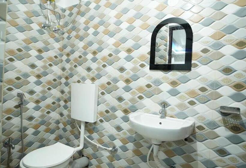 套房, Diya Lodge !! Near Toy Train Park !! New Digha !!