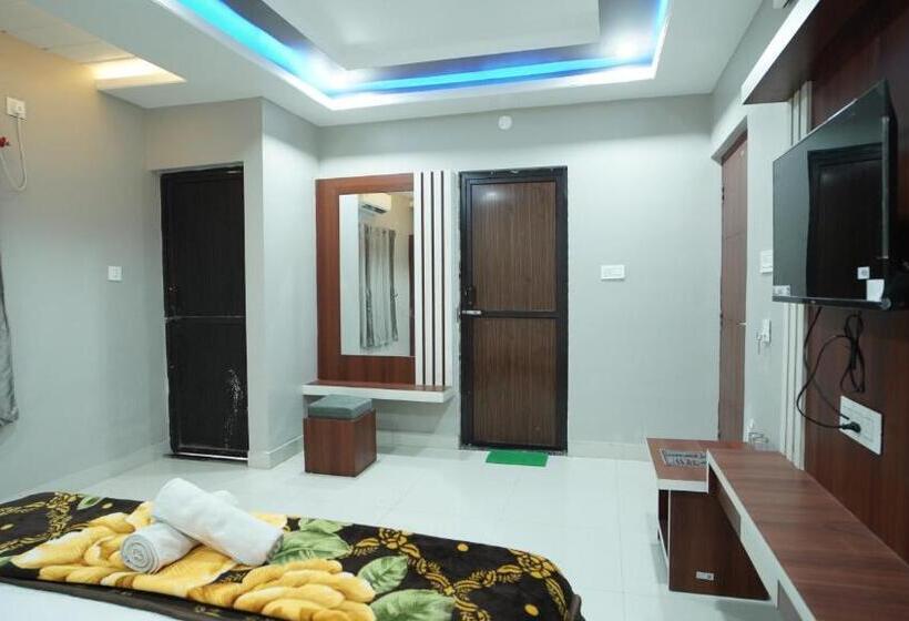 套房, Diya Lodge !! Near Toy Train Park !! New Digha !!