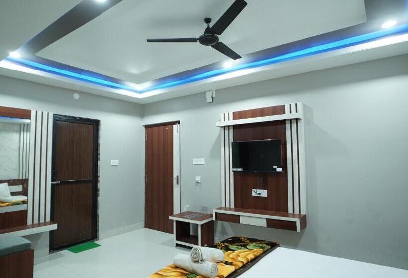 套房, Diya Lodge !! Near Toy Train Park !! New Digha !!