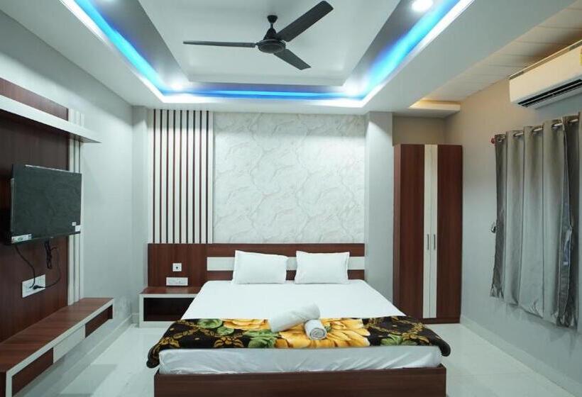 套房, Diya Lodge !! Near Toy Train Park !! New Digha !!