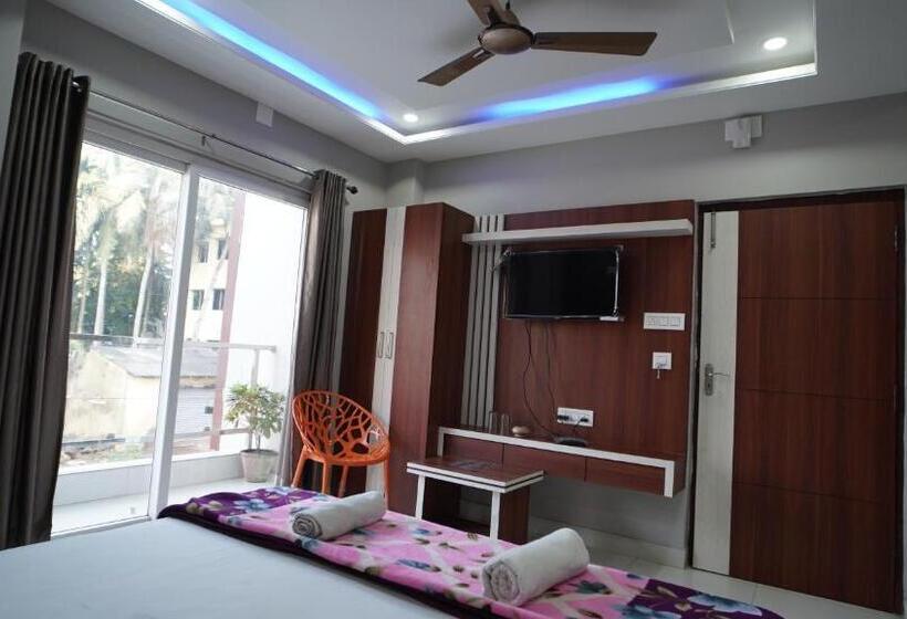 带大床的豪华间, Diya Lodge !! Near Toy Train Park !! New Digha !!