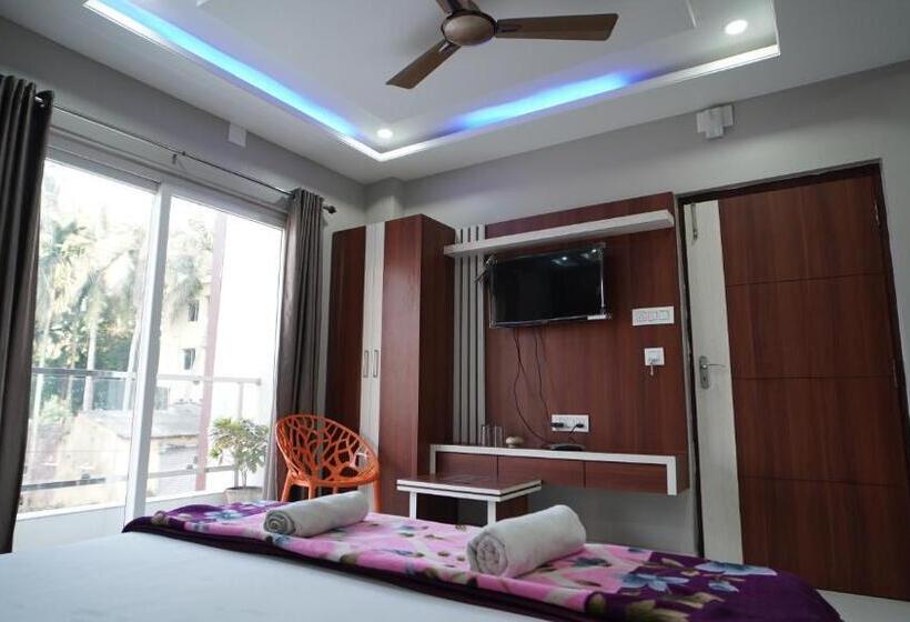 带大床的豪华间, Diya Lodge !! Near Toy Train Park !! New Digha !!