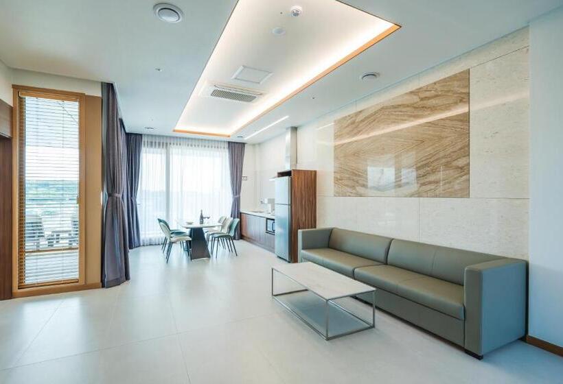 수피리어 룸, Dongho Beach