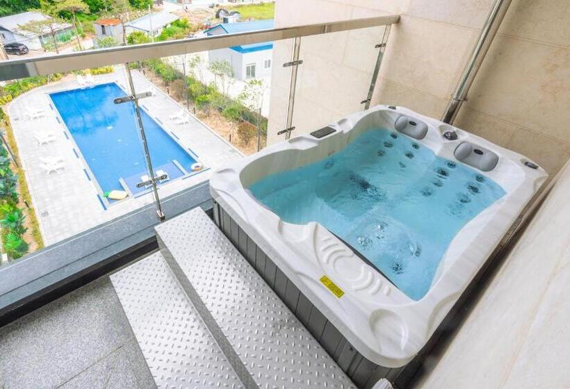 디럭스 룸, Dongho Beach