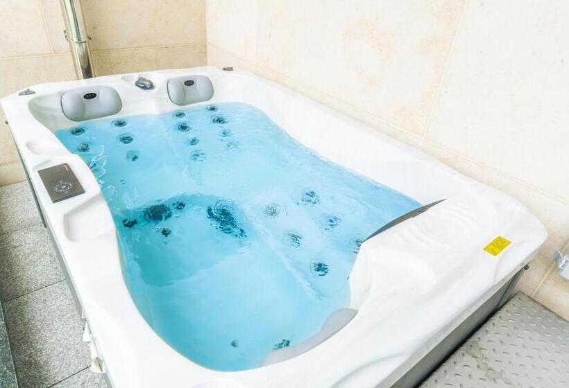 디럭스 룸, Dongho Beach