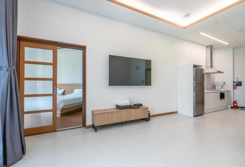 디럭스 룸, Dongho Beach