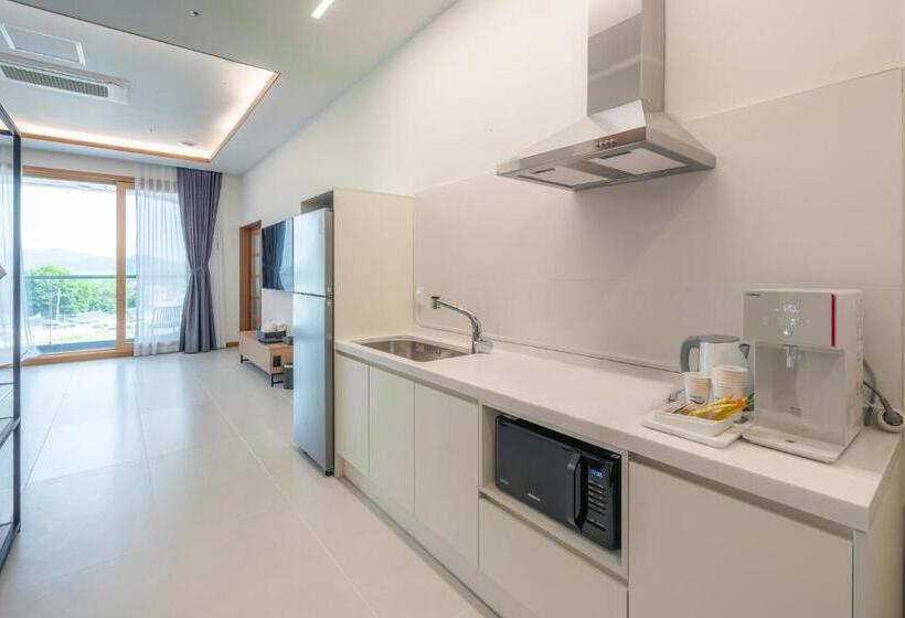 디럭스 룸, Dongho Beach