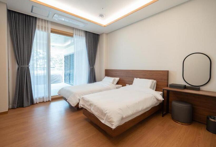 디럭스 패밀리 룸, Dongho Beach