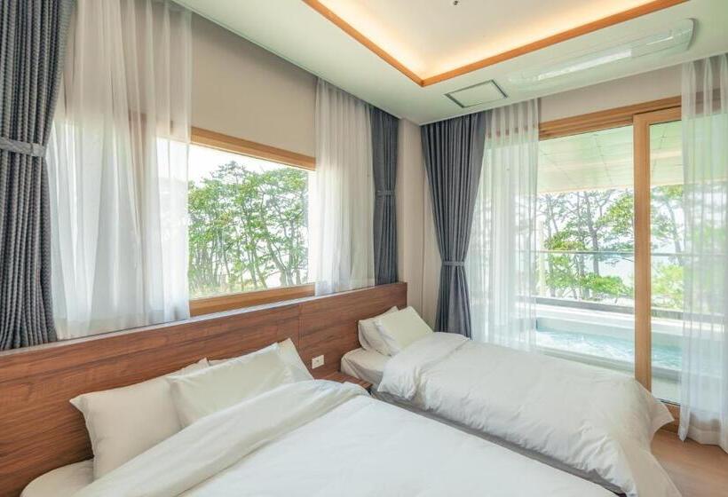 디럭스 패밀리 룸, Dongho Beach