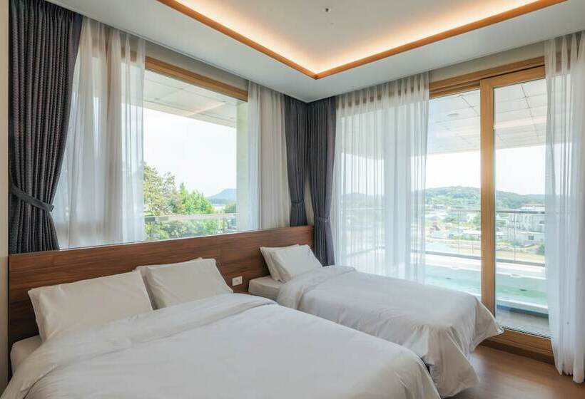 수피리어 룸, Dongho Beach