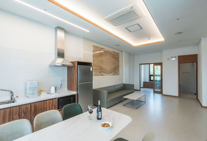 수피리어 룸, Dongho Beach