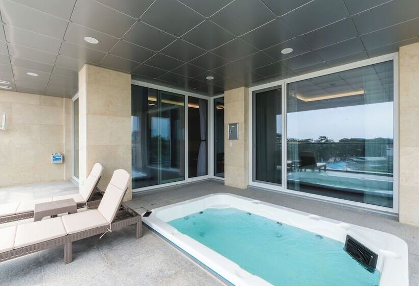 수피리어 룸, Dongho Beach