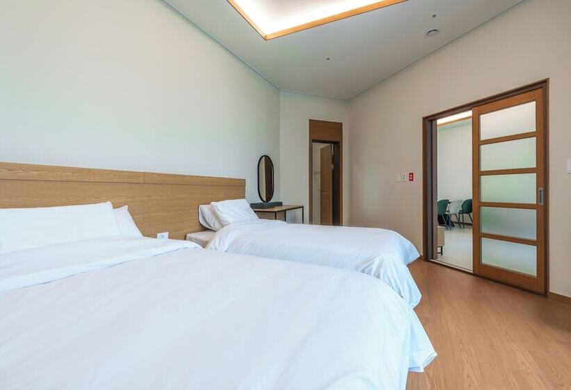 디럭스 룸, Dongho Beach