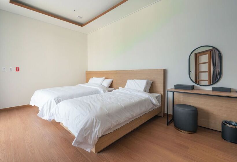 디럭스 룸, Dongho Beach