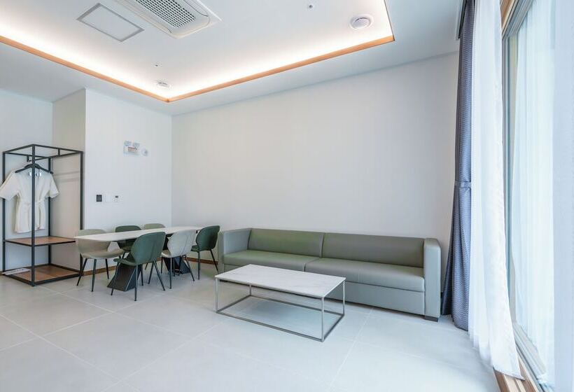 디럭스 룸, Dongho Beach