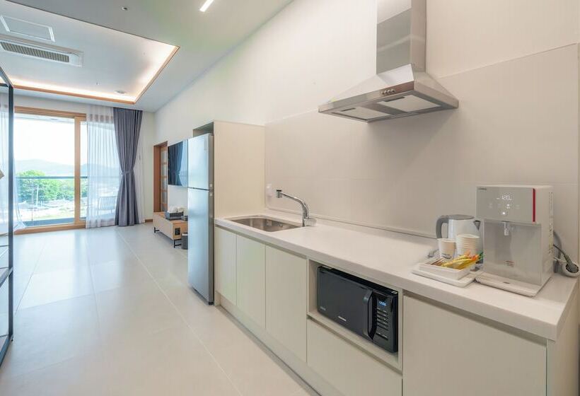 디럭스 룸, Dongho Beach