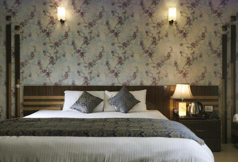 Полулюкс, Hote Meghnath Palace