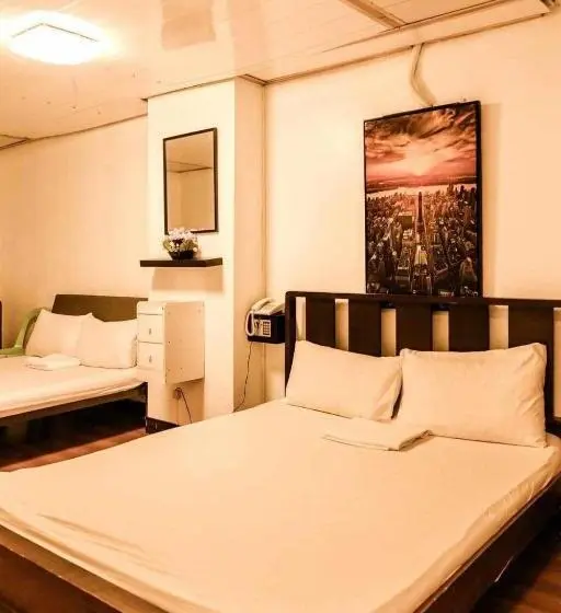 اتاق استاندارد چهار تخته, Reddoorz At Emperor Manila Boutique