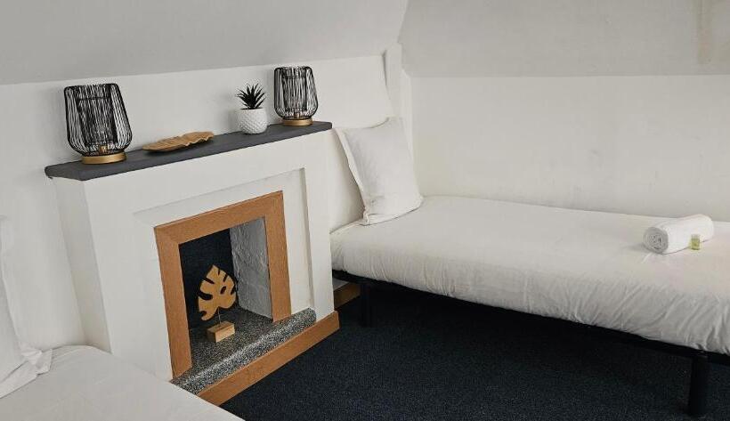 패밀리 룸, Terminus Auray