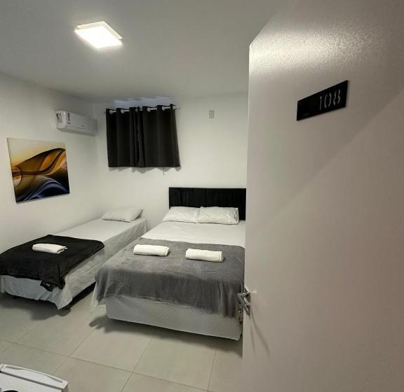 חדר סטנדרט לשלושה, Torre