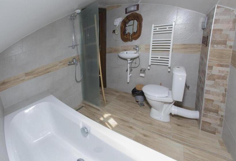 マウンテンビュースタンダードルーム, Chateau Erkech