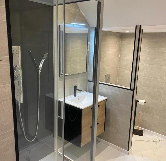 Номер Стандарт, La Petite Sartoise