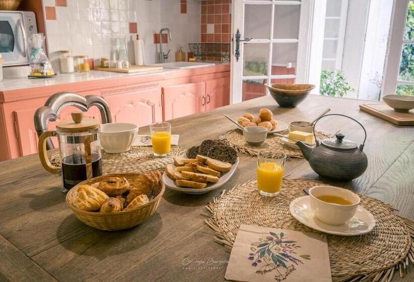 스위트, Le Prieuré Sainte Croix